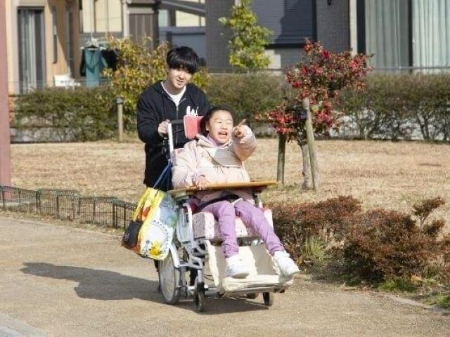 【保育士】多機能型施設/日曜休み/残業ほぼなし◎/新卒可/時差出勤・勤務曜日の調整OK！/全国展開中の大手FCで豊富なノウハウが学べる♪/月給22万円～/正社員/資格必須/の写真1枚目