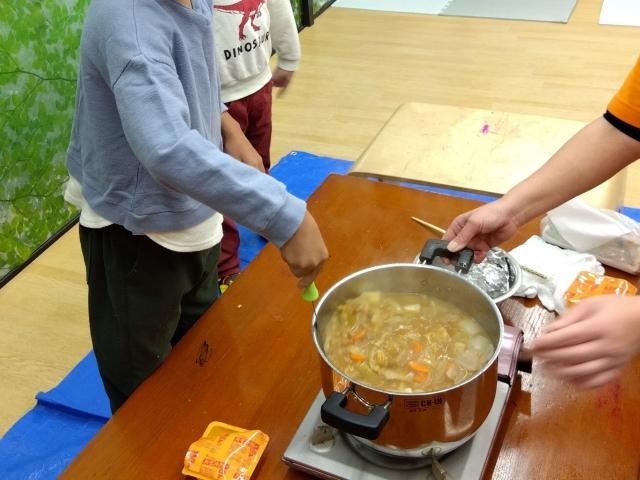 【児童指導員】多機能型施設/正社員/資格必須/昇給・賞与あり/月給25万円～/福利厚生充実◎/子どもに関わるやりがいのあるお仕事です♪