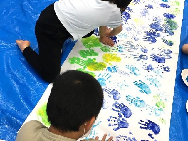 【保育士】放課後等デイサービス/正社員/資格必須/月給24万円～/駅チカ/残業ほぼなし/未経験可/大画面タッチパネルを使用したトレーニングを実施◎/ほめて育てるがモットー♪の写真4枚目