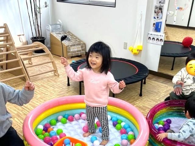 【保育士】児童発達支援/正社員/資格必須/月給23万円～/年休125日/日祝休み/楽しさ重視の運動療育をメインに実施◎/「できない・苦手」を「できる！・楽しい」へ♪の写真1枚目