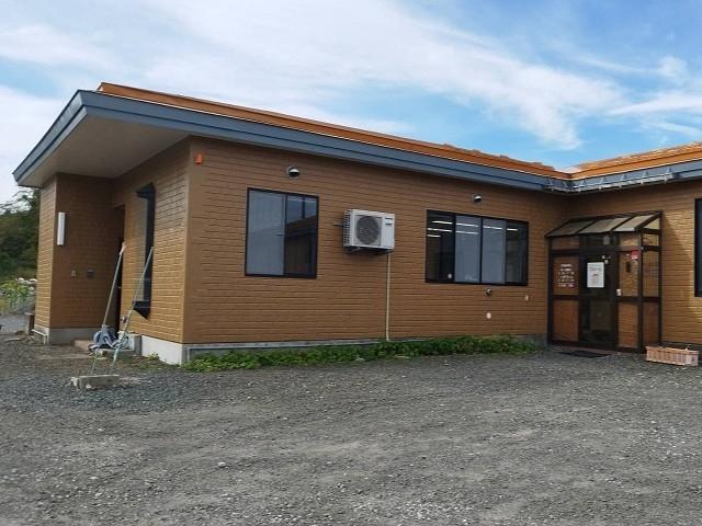 【児童指導員】多機能型施設/日祝休み/残業ほぼなし◎/こころとからだに働きかける多彩なトレーニング♪/スムーズな社会生活を送るための療育支援/月給17.2万円～/正社員/資格必須