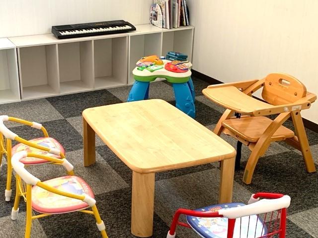 【児童指導員】多機能型施設/年休120日以上/完全週休2日制◎/住宅手当・扶養手当など福利厚生充実/パソコンやリトミックなどを取り入れた療育支援♪/月給21万円～/正社員/資格必須