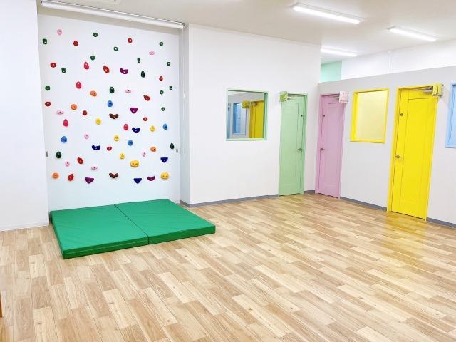 【理学療法士】多機能型施設/年休130日/時短勤務あり/実践的に学べる研修制度あり◎/ABAを基盤とした個別・小集団療育を実施♪/月給24.5万円～/正社員/資格必須