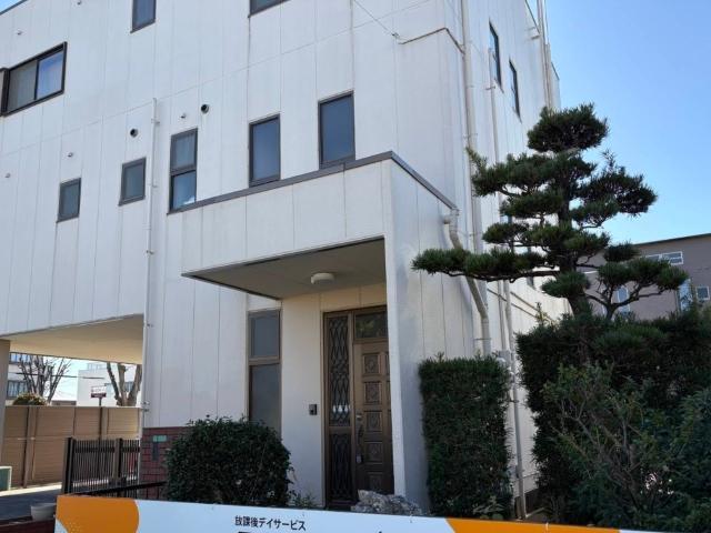 【児童指導員】放課後等デイサービス/年間休日115日/ブランク可/平日は11時始業◎/クリエイティブな活動で「じぶんらしさ」を見つけて伸ばす療育♪/月給23万円～/正社員/資格必須の写真1枚目