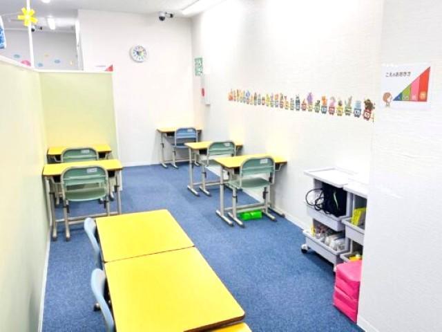 【児童指導員】多機能型施設/正社員/資格必須/月給22万円～/年休125日/土日祝休み！完全週休2日制/療育・グループホーム・訪問介護など、幅広い福祉サービスを展開する運営法人◎の写真1枚目