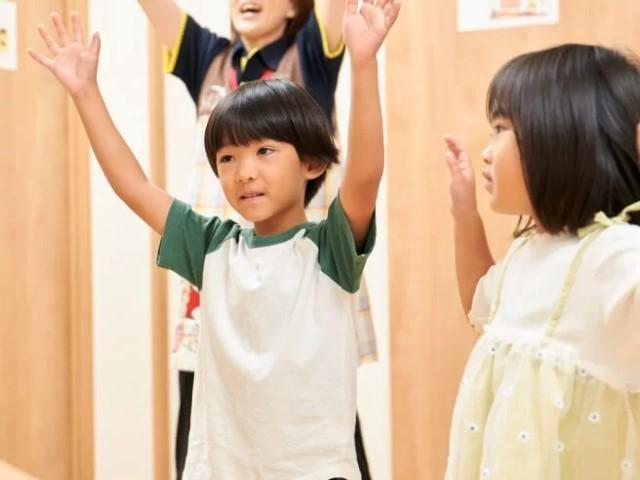 【児童指導員】多機能型施設/週休2⽇制/全国200店舗以上展開中の大手FC/豊富なノウハウ・充実の研修でさらに成長も♪/月給24.6万円～/正社員/資格必須の写真2枚目