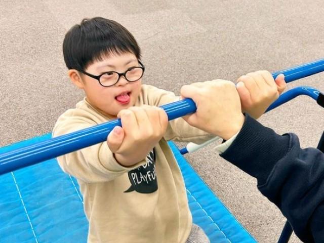 【保育士】多機能型施設/日祝休み/残業ほぼなし/全国に190以上の教室を展開するFC◎/「運動あそび×療育」をメインに、総合的な支援を提供♪/月給21万円～/正社員/資格必須の写真1枚目