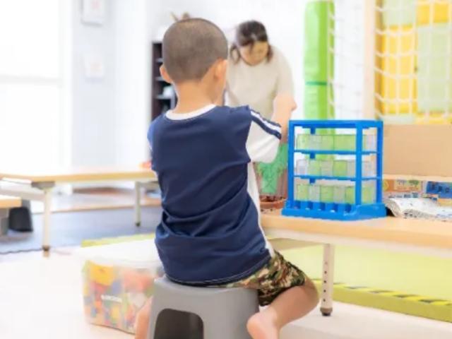 【保育士】多機能型施設/完全週休2日制・年間休日120日以上＆残業ほぼなし◎/個性に注目した支援で、一緒に可能性のタマゴを伸ばそう♪/月給24万円～/正社員/資格必須