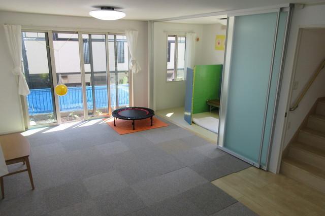 急募【保育士】多機能型施設/給料アップ交渉可！実績あり/土日休み/少人数型施設だからゆとりを持って働ける♪/アットホームな施設での療育です◎/月給24万円～/正社員/資格必須の写真1枚目