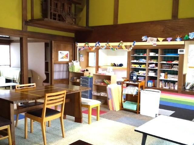 【保育士】放課後等デイサービス/年間休日110日/日曜休み/残業ほぼなし◎/海外研修を通じてスタッフもスキルアップ！子どもたちには語学力を♪/月給17万円～/契約社員/資格必須の写真5枚目