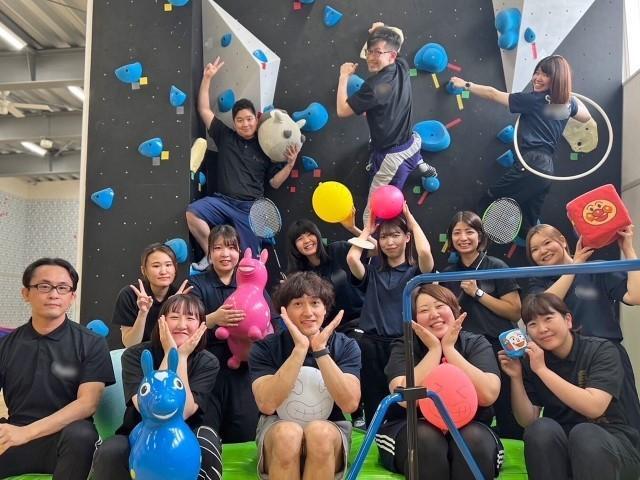 【児童指導員】多機能型施設/日曜休み/週休2日制/残業ほぼなし◎/未経験・ブランクOK！/運動を通してコミュニケーション力＆こころの成長をはぐくむ♪/月給21万円～/正社員/資格必須の写真1枚目