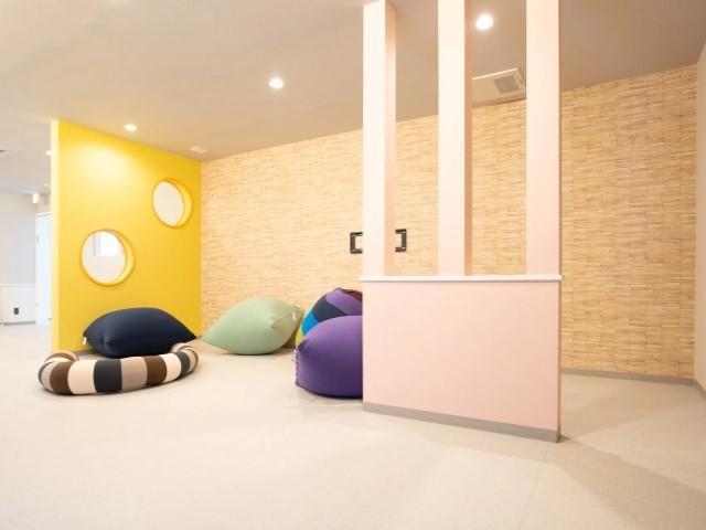 【保育士】多機能型施設/年間休日120日以上！/日曜休み/ブランク可◎/全国300施設以上を展開中のFC/個別対応で自発的な活動を支援♪/月給20万円～/正社員/資格必須