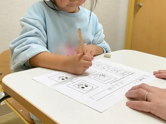 【児童指導員】多機能型施設/年休120日/日曜休み/育休の取得実績あり◎/運動療育×個別療育で「やりたい！」を見つけ、やり遂げる力をはぐくむ♪/月給17.3万円～/正社員/資格必須の写真2枚目