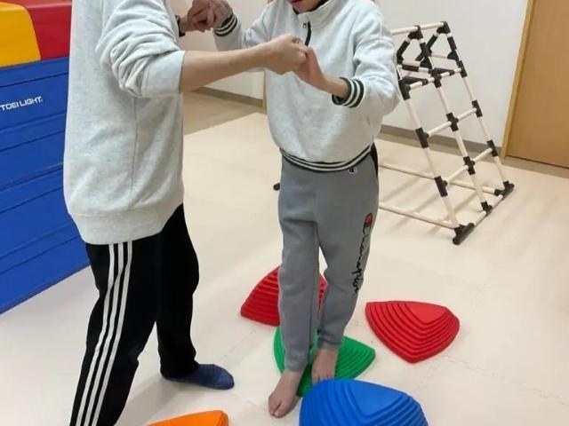 【保育士】多機能型施設/年間休日120日/日曜休み/育休の取得実績あり◎/運動療育×個別療育で「やりたい！」を見つけ、やり遂げる力をはぐくむ♪/月給17.3万円～/正社員/資格必須