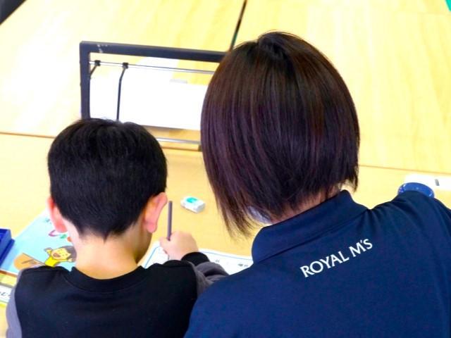 【保育士】放課後等デイサービス/日祝休み＆残業ほぼなし◎/子どもたちの輝く未来のために♪/月給19.5万円～/正社員/資格必須