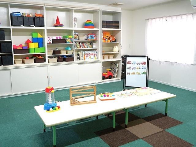 【児童指導員】放課後等デイサービス/土日休み◎/残業ほぼなし/ブランク可/産・育休取得実績あり/自然豊かな環境に触れて、五感をはぐくむ療育♪/月給23.5万円～/正社員/資格必須