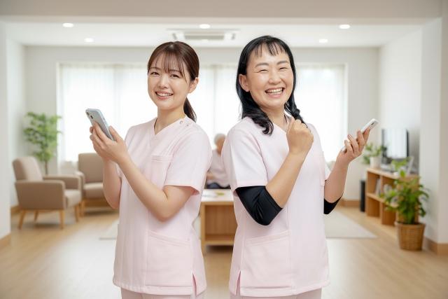 ナース服を着た女性2人