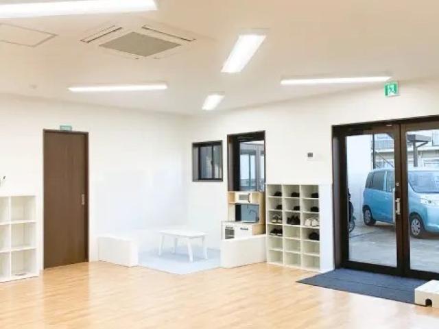 【児童指導員】児童発達支援/週休2日制/土日休み◎/月給26万円～/自然な関わりの中で、ことばや人との関わり方をはぐくむ支援♪/楽しく学べる環境で成長をサポート！/契約社員/資格必須の写真4枚目