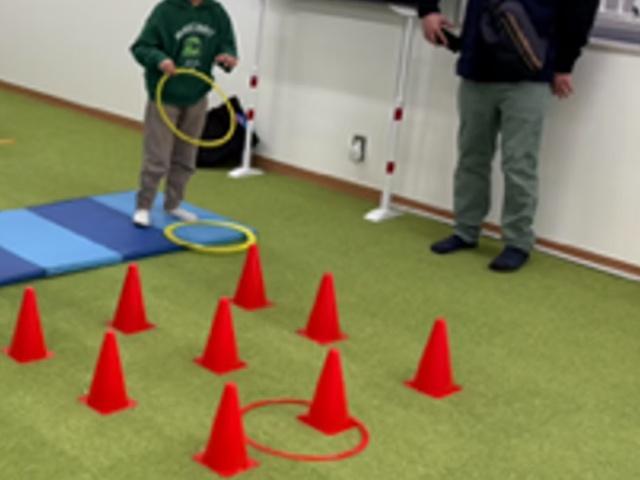 【保育士】多機能型施設/年間休日115日以上/日曜定休◎/残業ほぼなし/月給26万円～/髪色・服装自由♪/子どもたちが自信を持って前に進めるようにサポート！/正社員/資格必須