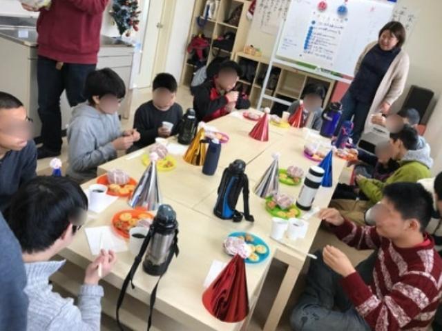 【児童指導員】放課後等デイサービス/年休110日◎/日曜休み/育休取得実績あり/子どもたちが夢を叶えるための通過点♪/エンジョイできる活動の場を提供/月給20万円～/正社員/資格必須の写真2枚目