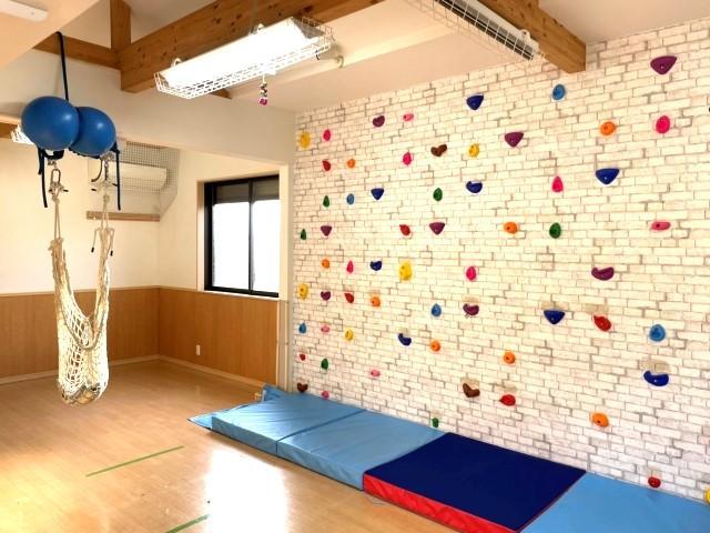 【作業療法士】多機能型施設/日祝休み＆残業ほぼなし◎/生活介護や相談支援など、多彩な福祉サービスを展開する法人/音楽を中心に幅広い支援が特徴♪/月給22万円～/正社員/資格必須