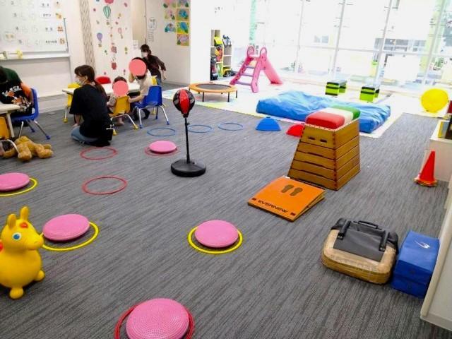 【児童指導員】多機能型施設/週2日～勤務OK/曜日＆時間は応相談/全国展開中の大手◎/専門職多数在籍！仲間とさらに成長も♪/時給1,400円～/パート・アルバイト/資格必須の写真1枚目