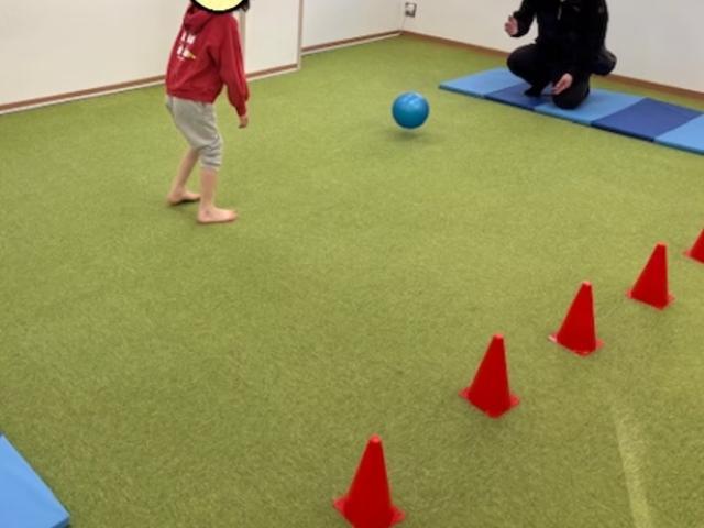 【言語聴覚士】多機能型施設/年間休日115日以上/日曜定休◎/残業ほぼなし/髪色・服装自由♪/子どもたちが自信を持って前に進めるようにサポート！/月給27万円～/正社員/資格必須