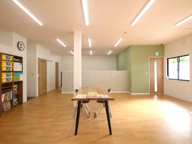 【保育士】多機能型施設/正社員/資格必須/月給21.2万円～/年間休日110日以上/全国に300施設以上を展開する業界大手のFC♪/自主性を尊重した支援が特徴◎