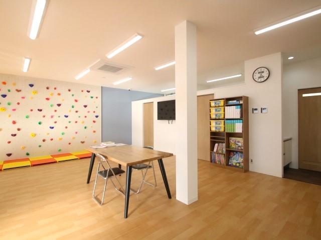 【保育士】多機能型施設/正社員/資格必須/月給21.2万円～/年間休日110日以上/全国に300施設以上を展開する業界大手のFC♪/自主性を尊重した支援が特徴◎の写真1枚目