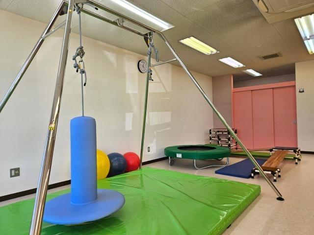 【児童発達支援管理責任者】多機能型施設/日祝休み＆残業ほぼなし◎/運動療育メインの発達支援プログラムで、子どもたちの成長と自立をサポート♪/月給31.5万円～/正社員/資格必須