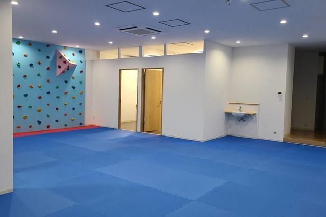 【保育士】多機能型施設/日曜休み＆年間休日120日◎/月給25.2万円～/キャリアアップ支援あり/専門スタッフが多数在籍！幅広い分野が学べる運動特化型の施設♪/正社員/資格必須の写真3枚目