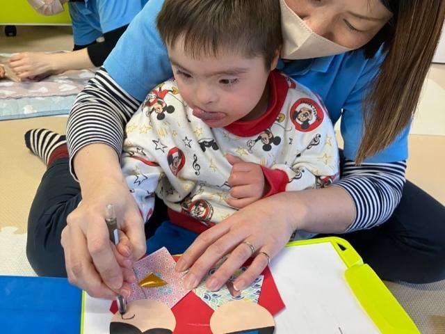 【児童指導員】重症心身障害児施設/年休125日/土日祝休み◎/医療的ケアとリハビリによる、心に寄り添った療育♪/地域社会での健やかな営みを支援/月給19万円～/正社員/資格必須の写真2枚目