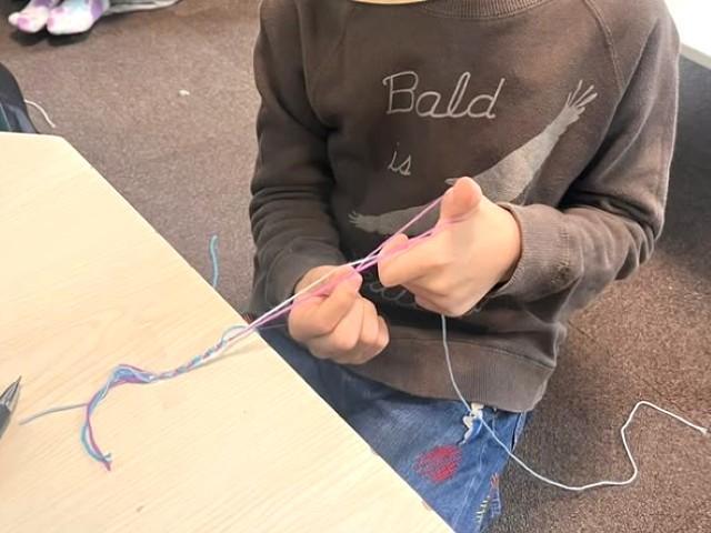 【児童指導員】放課後等デイサービス/週休2日制/駅チカ◎/スキルアップ手当＆資格取得支援あり/個別療育＆専門講師による学習支援で成長をサポート！/月給18万円～/正社員/資格必須の写真1枚目