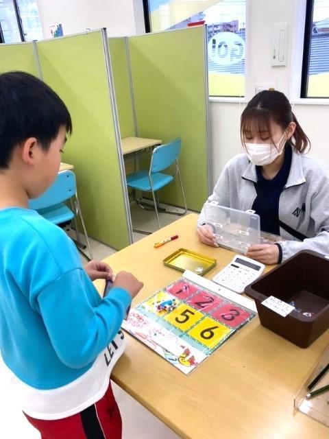 【児童発達支援管理責任者】放課後等デイサービス/残業ほぼなし/ダンスや科学実験など、幅広い療育を実施◎/一人ひとりに寄り添う支援♪/月給31.5万円～/正社員/資格必須の写真3枚目