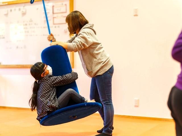 【作業療法士】多機能型施設/残業ほぼなし◎/賞与年2回＋ミニボーナスあり！/充実の教育体制＆福利厚生◎/「ぽかぽか・あたたか」な支援を♪/⽉給25万円〜/正社員/資格必須の写真1枚目