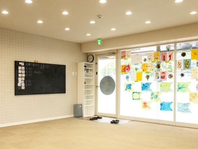 【臨床心理士/公認心理師】多機能型施設/年間休日120日/日祝休み◎/研修＆キャリアパス充実/専門職を中心としたチームで、根拠ある多彩な支援を♪/月給29.5万円～/正社員/資格必須