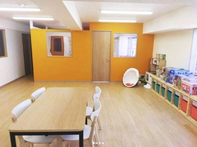 【保育士】児童発達⽀援/年間休日120日/送迎なし/資格取得支援＆充実の研修でスキルアップ！/「たくさん、小さく、確実に」独自セラピーが特徴♪/⽉給23.8万円〜/正社員/資格必須の写真4枚目