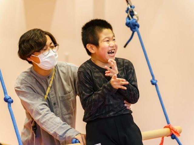 【言語聴覚士】資格必須/放課後等デイサービス/正社員/月給25万円～/マイカー通勤可◎/賞与・ミニボーナスあり/社会保険完備/笑顔があふれる職場です♪の写真1枚目