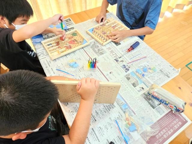 【児童指導員】放課後等デイサービス/年休124日◎/未経験・ブランク可/まるでカフェにいるような空間で「また明日も行きたい」と思える施設へ♪/月給24.8万円～/正社員/資格必須