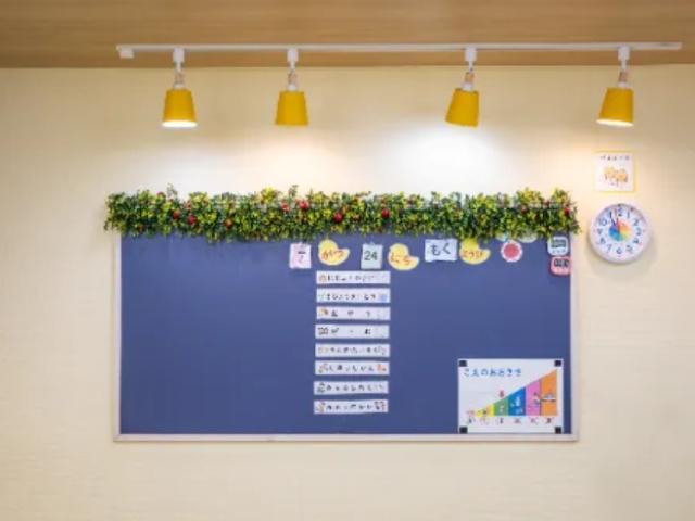 2025年10月オープン！【児童指導員】多機能型施設/完全週休2日制・年休120日以上＆残業ほぼなし◎/個性に注目した支援で、可能性を伸ばそう♪/月給23万円～/正社員/資格必須の写真1枚目