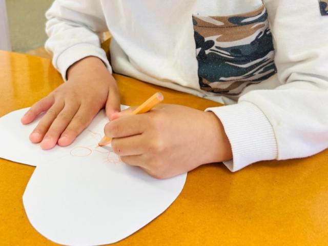 【児童指導員】放課後等デイサービス/週休2日制/土日休み/「考え、楽しく、学ぶ」をテーマに達成感を育む/子どもや保護者が安心できる居場所づくり♪/月給16.7万円～/正社員/資格必須