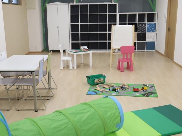 【児童指導員】月給22.5万円～/放課後等デイサービス/年間休日120日◎/日曜休み/生きてゆく力を自然にはぐくむ/外部講師と連携し、専門性の高い療育を提供♪/正社員/資格必須