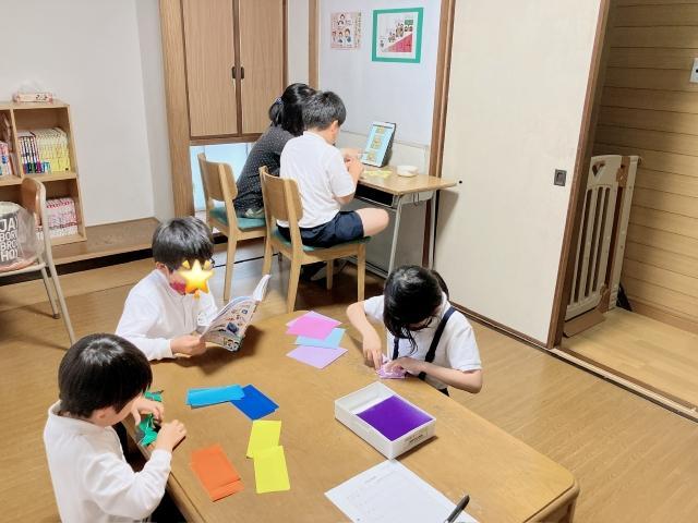 【児童指導員】放課後等デイサービス/週1日～勤務OK！/土日祝休み/子育て中のスタッフも多数活躍中♪/「好き」を伸ばす療育支援◎/時給1,200円～/パート・アルバイト/資格必須の写真1枚目