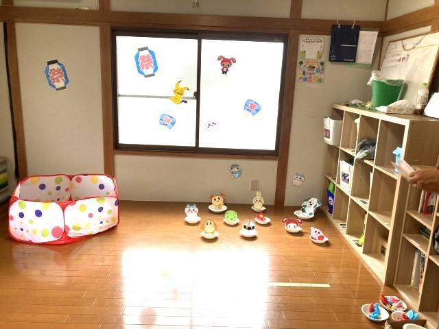 【児童指導員】月給23万円～/多機能型施設/残業ほぼなし/未経験可/「遊び」と「体験」がテーマの療育◎/子どもたちの将来を見すえて、今できることを考えていく♪/正社員/資格必須/