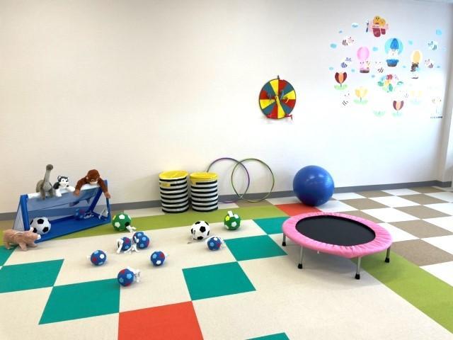 【児童指導員】月給23万円～/多機能型施設/残業ほぼなし/経験者優遇/全国に300施設以上を展開する業界大手のFC♪/個別対応で自主性を伸ばす療育◎/正社員/資格必須/