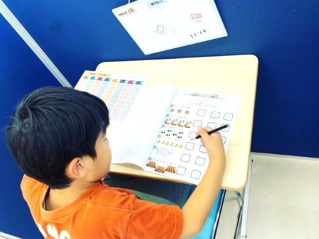 【児童指導員】月給23.5万円～/放課後等デイサービス/未経験可/残業ほぼなし/ダンスや科学実験など、幅広い療育を実施◎/一人ひとりに寄り添う支援♪/正社員/資格必須/