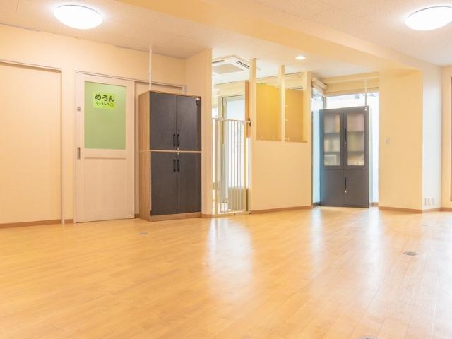 【保育士】児童発達支援/年間休日120日以上/送迎なし/未経験可/月給25万円～/東京・千葉で多数の保育園を運営する法人◎/一人ひとりのペースに寄り添う支援を♪/正社員/資格必須