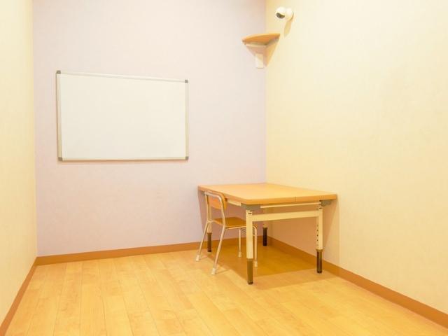 【保育士】児童発達支援/年間休日120日以上/送迎なし/未経験可/月給25万円～/東京・千葉で多数の保育園を運営する法人◎/一人ひとりのペースに寄り添う支援を♪/正社員/資格必須の写真2枚目