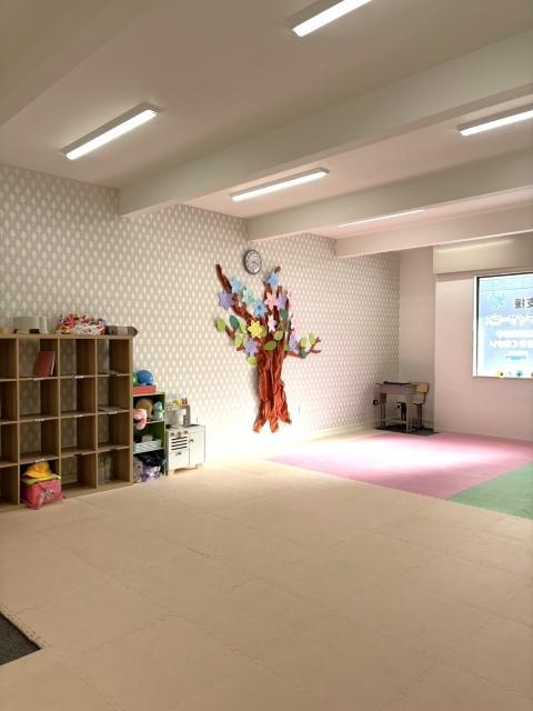 急募【保育士】月給25万円～/完全週休2日制/日祝休み◎/未経験・ブランク可/子どもたちの「Alohaの心」をはぐくみ、笑顔の未来へ伴走しませんか？/多機能型施設/正社員/資格必須の写真1枚目