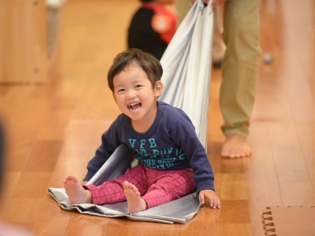 【理学療法士】児童発達支援/正社員/資格必須/送迎なし/月給24.1万円～/年休125日以上/待遇・研修充実＆入職時に有給10日付与♪/自立力を育む療育◎の写真2枚目